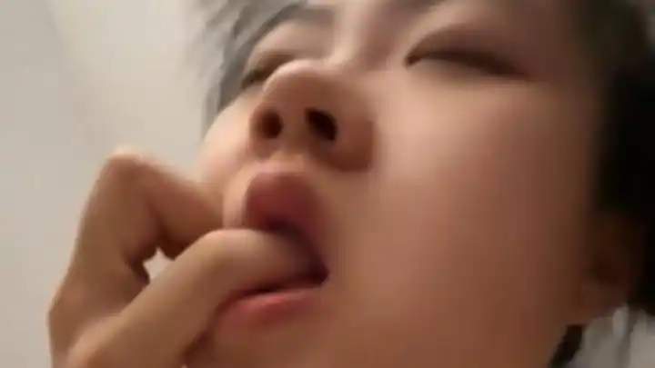 How adding nylon pantyhose over the shaft alters oral friction